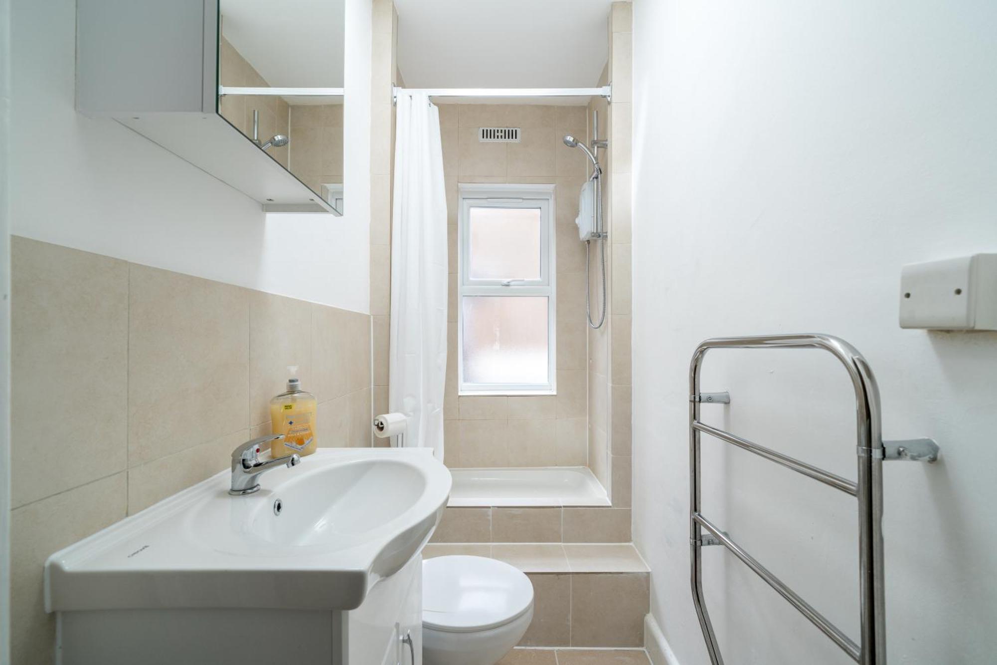 Stylish Apartment In The Heart Of Kingston Town Centre Кінгстон-на-Темзі Екстер'єр фото